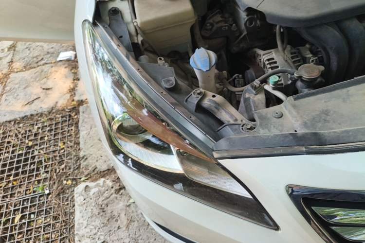 Used Hyundai Mistra 2014 1.8L Automatic Smart GLS Right Front Headlight
