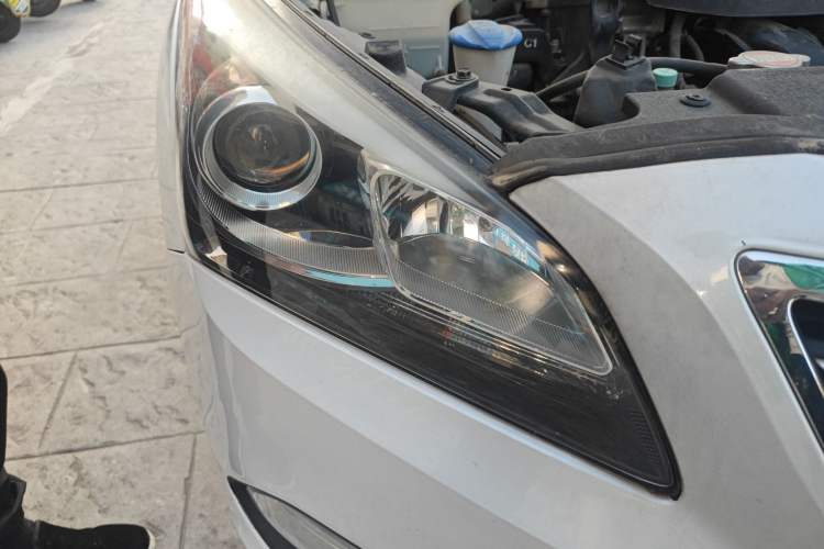 Used Hyundai Mistra 2014 1.8L Automatic Smart GLS Right Front Headlight