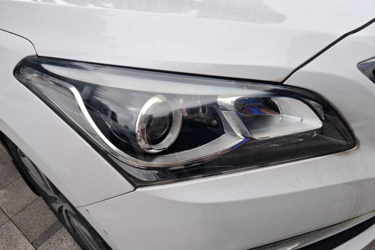 Used Hyundai Mistra 2014 1.8L Automatic Deluxe DLX Model Right Front Headlight