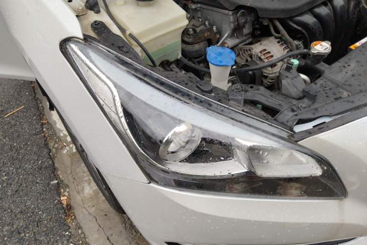 Used Hyundai Mistra 2014 1.8L Automatic Deluxe DLX Model Right Front Headlight