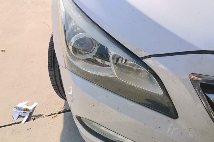 Used Hyundai Mistra 2014 1.8L Automatic Deluxe DLX Model Right Front Headlight