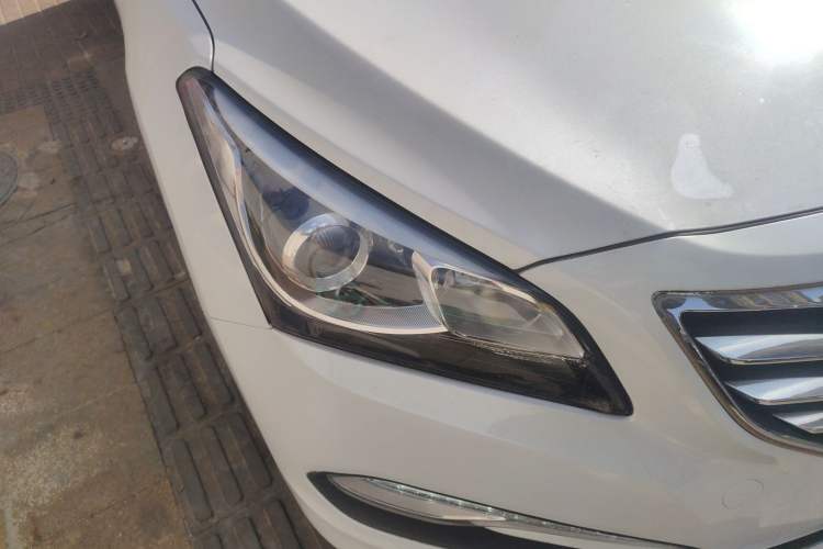Used Hyundai Mistra 2014 1.8L Automatic Deluxe DLX Model Right Front Headlight