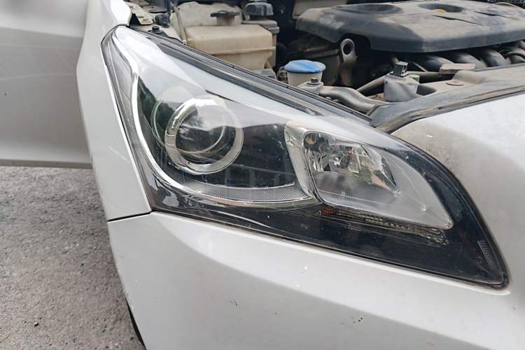 Used Hyundai Mistra 2014 1.8L Automatic Smart GLS Right Front Headlight