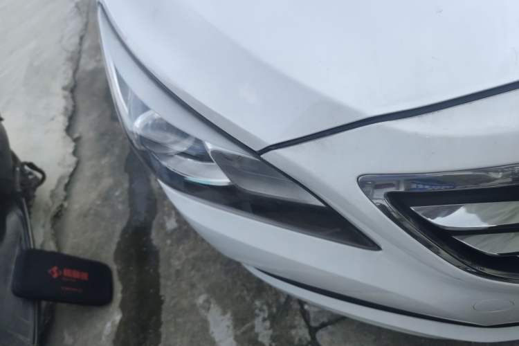 Used Hyundai Mistra 2014 1.8L Automatic Deluxe DLX Model Right Front Headlight