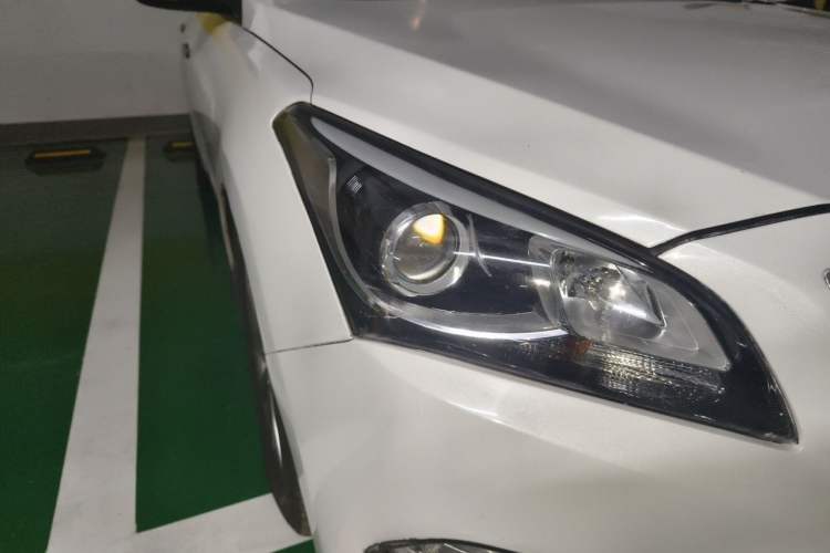Used Hyundai Mistra 2014 1.8L Automatic Smart GLS Right Front Headlight