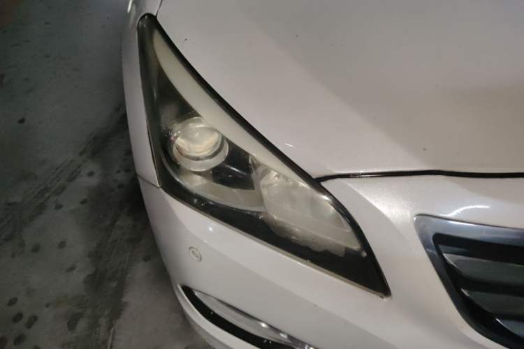 Used Hyundai Mistra 2014 1.8L Automatic Comfort Model GL Right Front Headlight