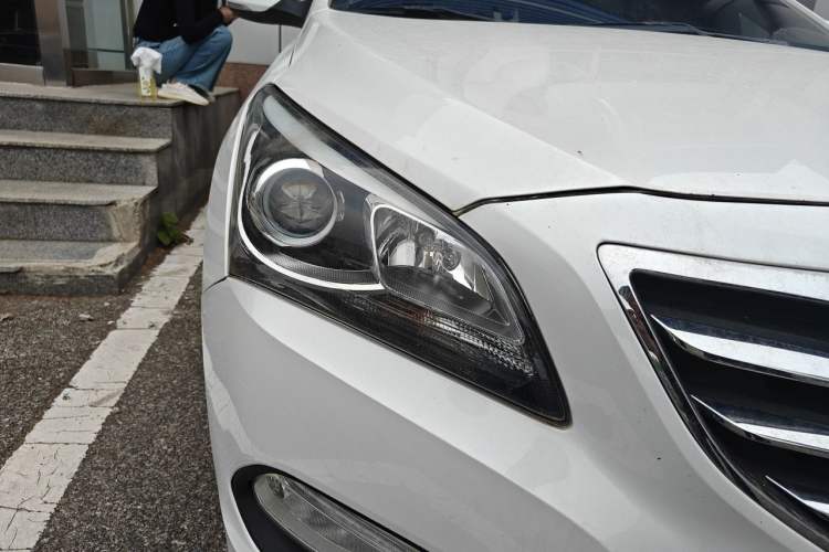 Used Hyundai Mistra 2014 1.8L Automatic Deluxe DLX Model Right Front Headlight