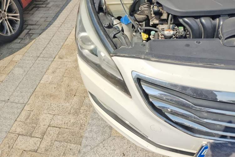 Used Hyundai Mistra 2014 1.8L Automatic Deluxe DLX Model Right Front Headlight
