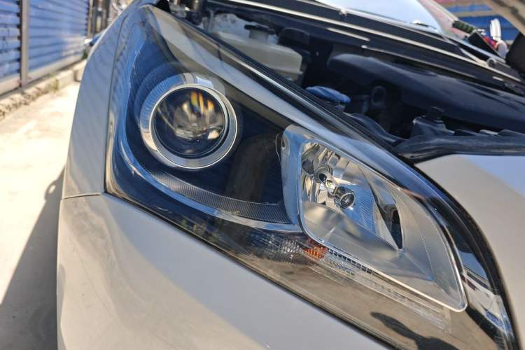 Used Hyundai Mistra 2014 1.8L Automatic Smart GLS Right Front Headlight