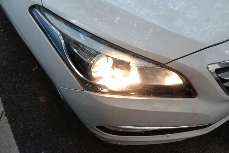 Used Hyundai Mistra 2014 1.8L Automatic Smart GLS Right Front Headlight