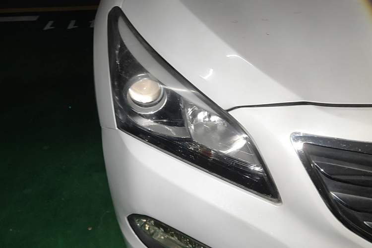 Used Hyundai Mistra 2014 1.8L Automatic Deluxe DLX Model Right Front Headlight