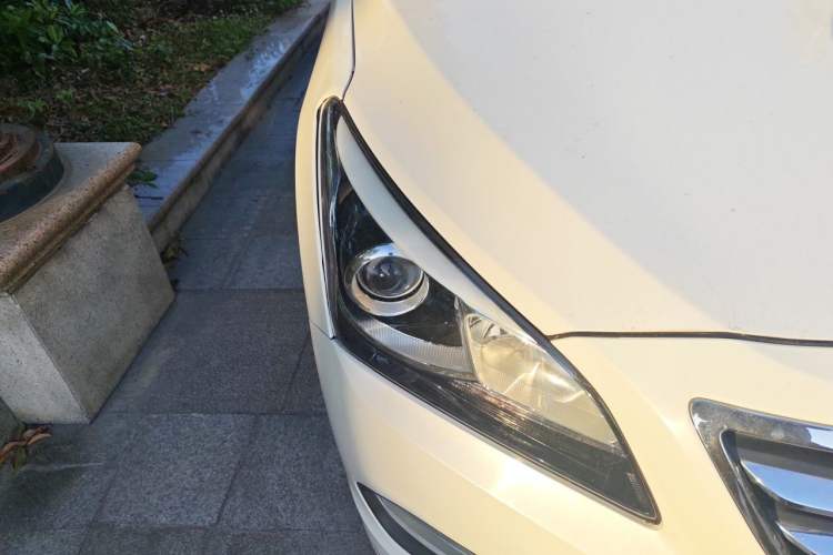 Used Hyundai Mistra 2014 1.8L Automatic Smart GLS Right Front Headlight