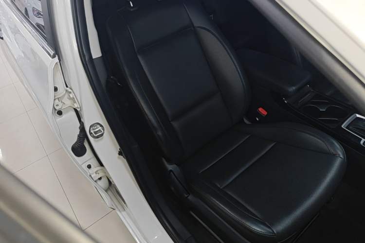 Used Hyundai Mistra 2014 1.8L Automatic Smart GLS Right Front Seat