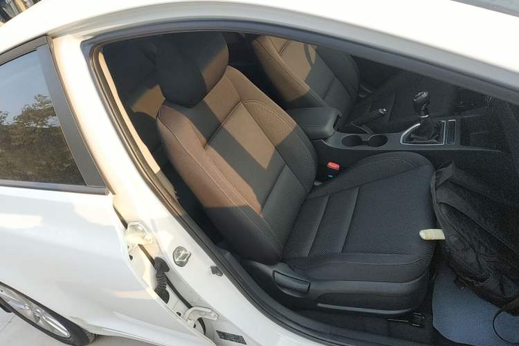 Used Hyundai Mistra 2014 1.8L Manual Comfort GL Model Right Front Seat