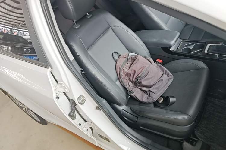 Used Hyundai Mistra 2014 1.8L Automatic Deluxe DLX Model Right Front Seat