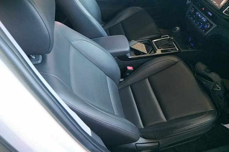 Used Hyundai Mistra 2014 1.8L Automatic Smart GLS Right Front Seat