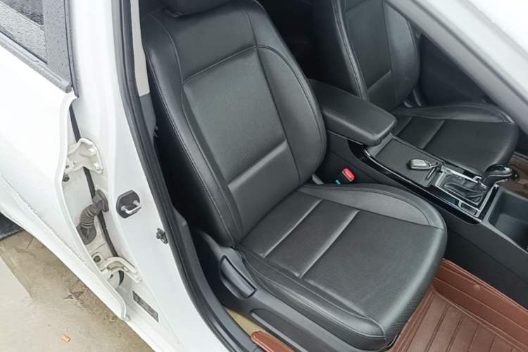 Used Hyundai Mistra 2014 1.8L Automatic Smart GLS Right Front Seat