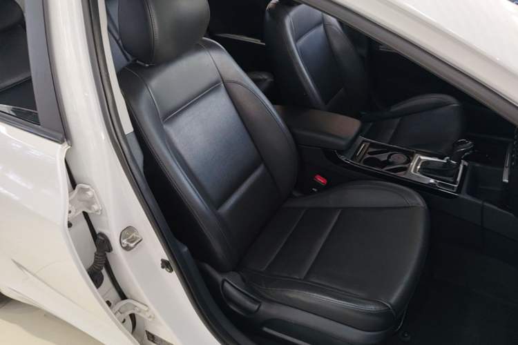Used Hyundai Mistra 2014 1.8L Automatic Smart GLS Right Front Seat
