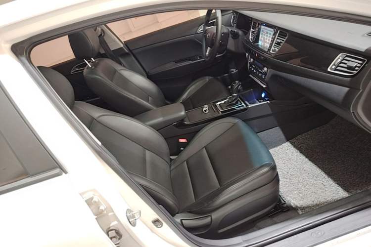 Used Hyundai Mistra 2014 1.8L Automatic Smart GLS Right Front Seat
