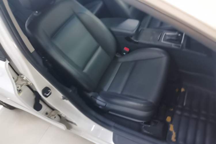 Used Hyundai Mistra 2014 1.8L Automatic Smart GLS Right Front Seat