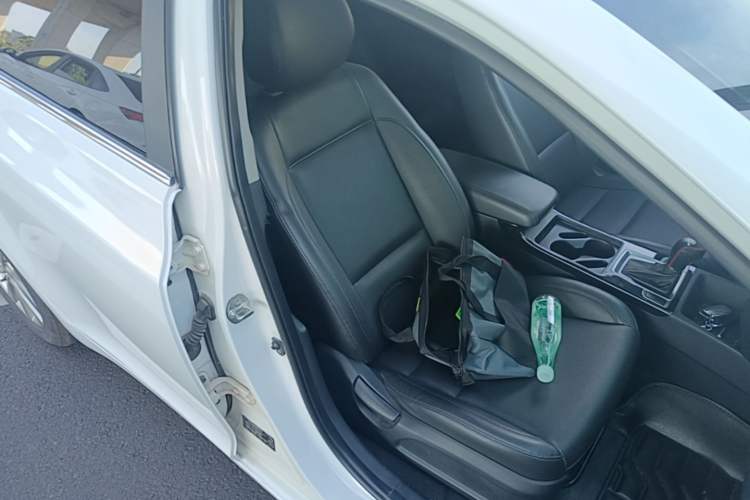 Used Hyundai Mistra 2014 1.8L Automatic Smart GLS Right Front Seat