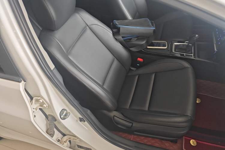 Used Hyundai Mistra 2014 1.8L Automatic Smart GLS Right Front Seat