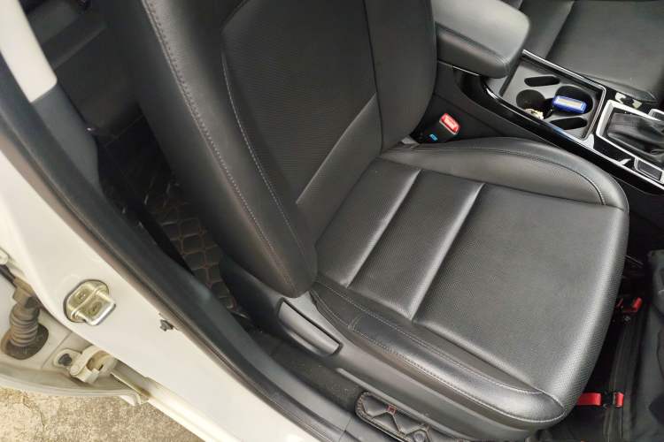 Used Hyundai Mistra 2014 1.8L Automatic Smart GLS Right Front Seat
