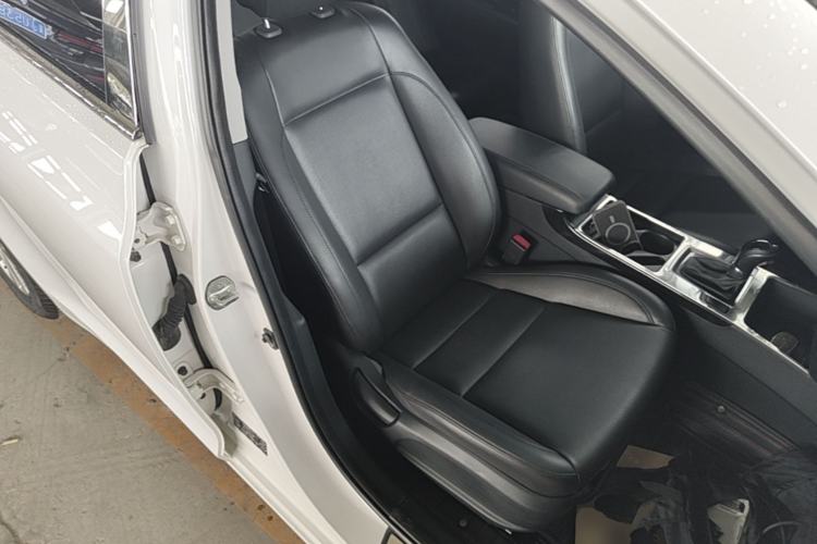 Used Hyundai Mistra 2014 1.8L Automatic Smart GLS Right Front Seat
