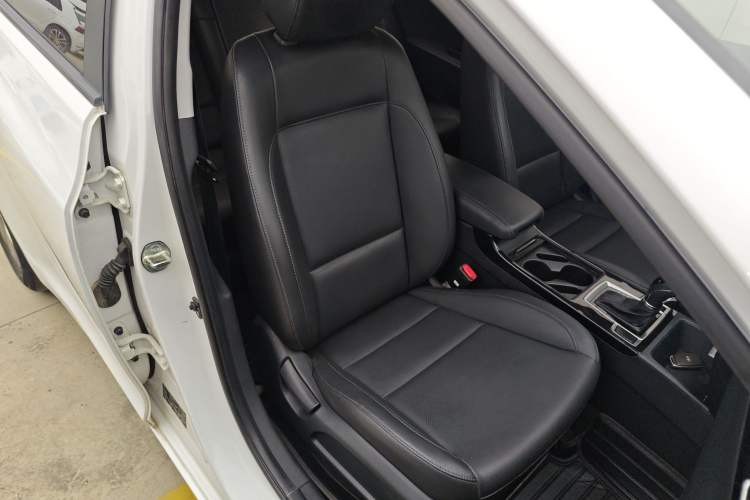 Used Hyundai Mistra 2014 1.8L Automatic Smart GLS Right Front Seat