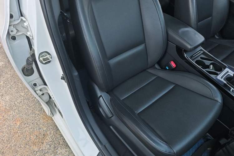 Used Hyundai Mistra 2014 1.8L Automatic Smart GLS Right Front Seat