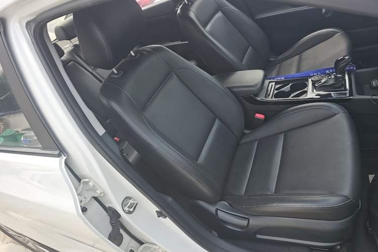 Used Hyundai Mistra 2014 1.8L Automatic Smart GLS Right Front Seat