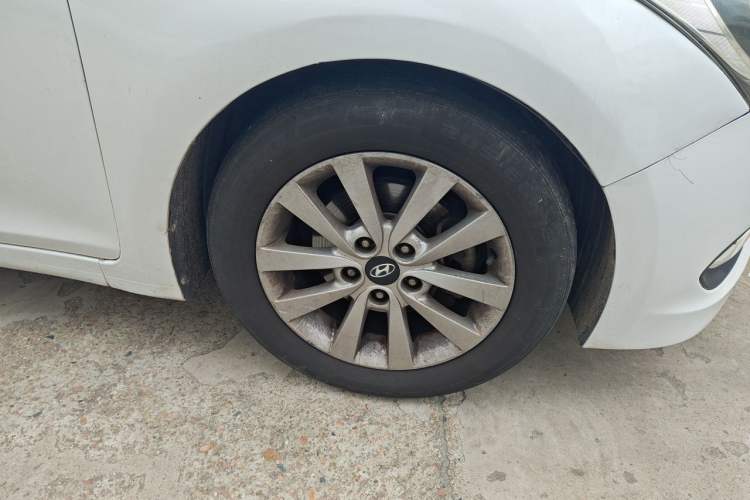Used Hyundai Mistra 2014 1.8L Automatic Smart GLS Right Front Wheel Hub