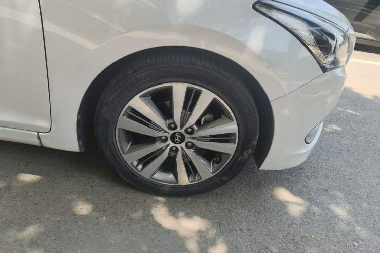 Used Hyundai Mistra 2014 1.8L Automatic Deluxe DLX Model Right Front Wheel Hub