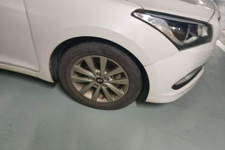 Used Hyundai Mistra 2014 1.8L Automatic Smart GLS Right Front Wheel Hub