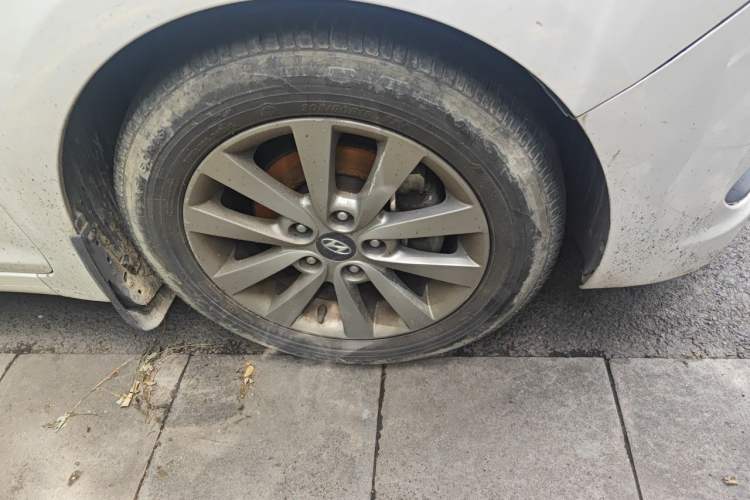 Used Hyundai Mistra 2014 1.8L Automatic Smart GLS Right Front Wheel Hub