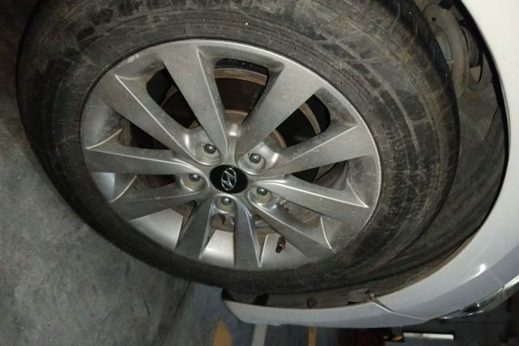 Used Hyundai Mistra 2014 1.8L Automatic Smart GLS Right Front Wheel Hub