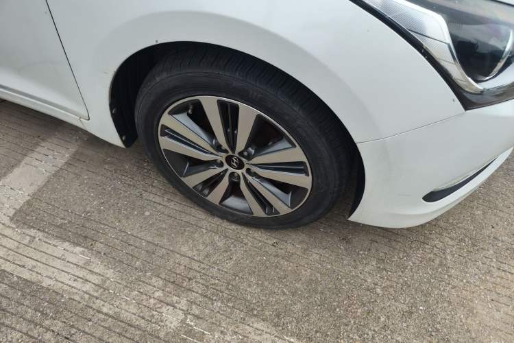 Used Hyundai Mistra 2014 1.8L Automatic Deluxe DLX Model Right Front Wheel Hub