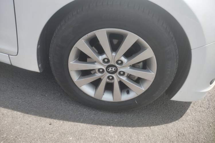 Used Hyundai Mistra 2014 1.8L Automatic Smart GLS Right Front Wheel Hub