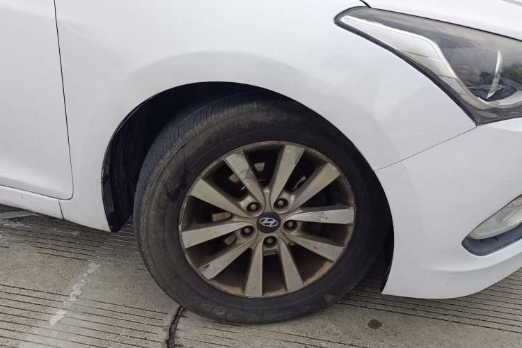 Used Hyundai Mistra 2014 1.8L Automatic Smart GLS Right Front Wheel Hub