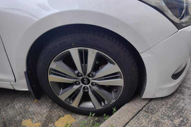 Used Hyundai Mistra 2014 1.8L Automatic Deluxe DLX Model Right Front Wheel Hub