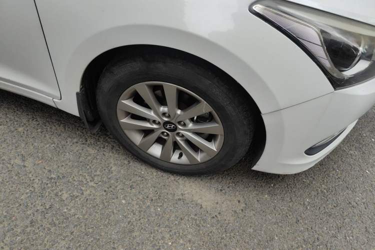 Used Hyundai Mistra 2014 1.8L Automatic Comfort Model GL Right Front Wheel Hub