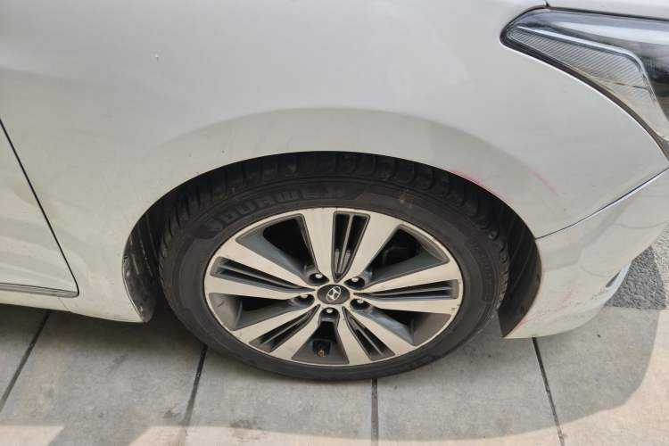 Used Hyundai Mistra 2014 1.8L Automatic Deluxe DLX Model Right Front Wheel Hub