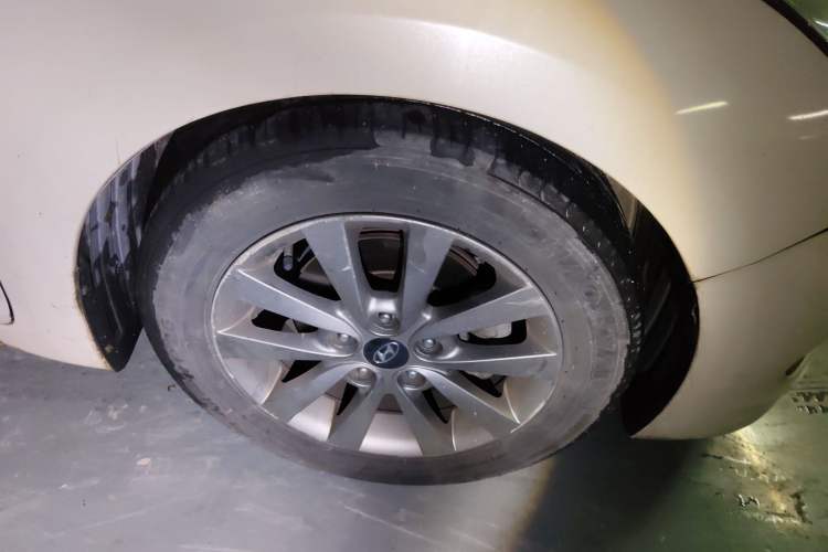 Used Hyundai Mistra 2014 1.8L Automatic Smart GLS Right Front Wheel Hub