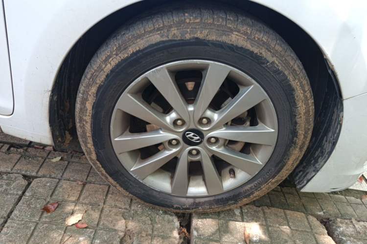Used Hyundai Mistra 2014 1.8L Automatic Smart GLS Right Front Wheel Hub