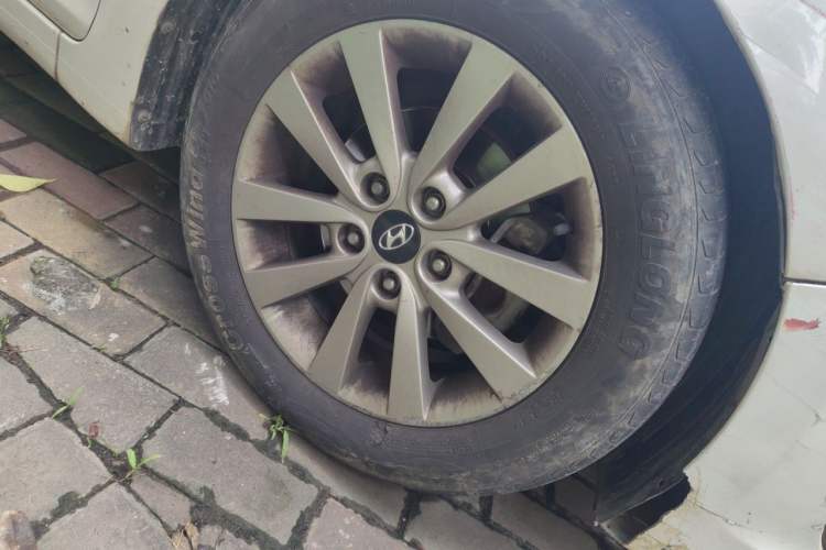 Used Hyundai Mistra 2014 1.8L Automatic Smart GLS Right Front Wheel Hub