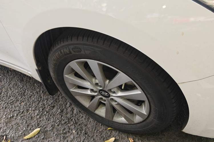 Used Hyundai Mistra 2014 1.8L Automatic Smart GLS Right Front Wheel Hub