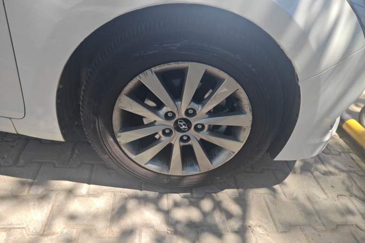Used Hyundai Mistra 2014 1.8L Automatic Smart GLS Right Front Wheel Hub