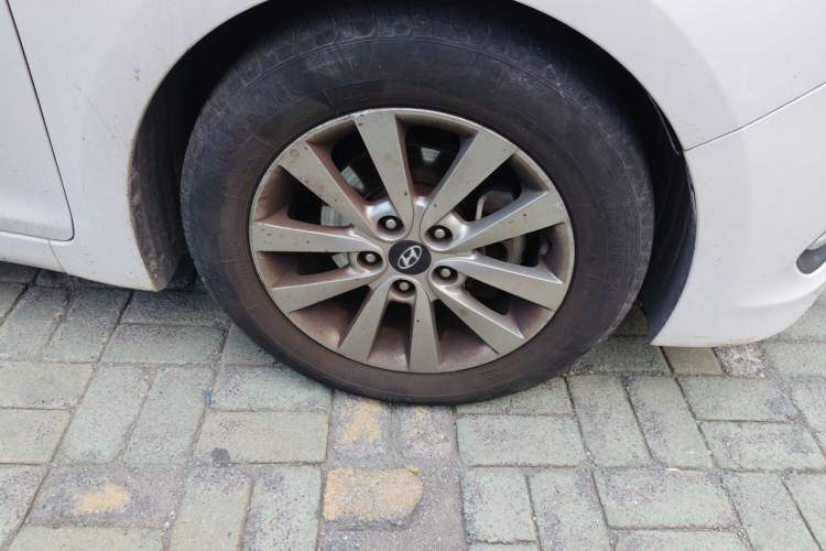 Used Hyundai Mistra 2014 1.8L Automatic Smart GLS Right Front Wheel Hub