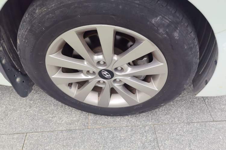 Used Hyundai Mistra 2014 1.8L Automatic Smart GLS Right Front Wheel Hub