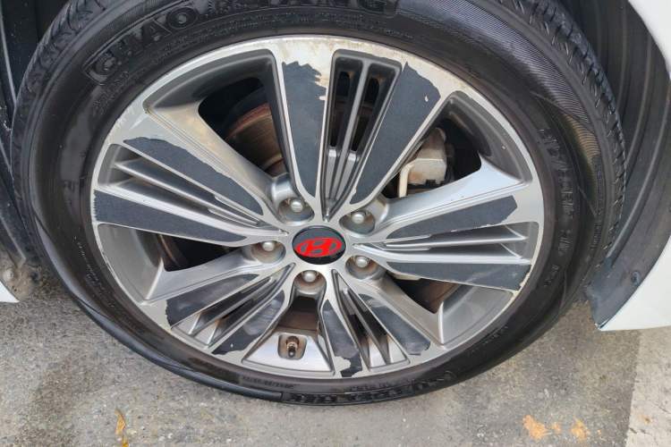 Used Hyundai Mistra 2014 1.8L Automatic Deluxe DLX Model Right Front Wheel Hub